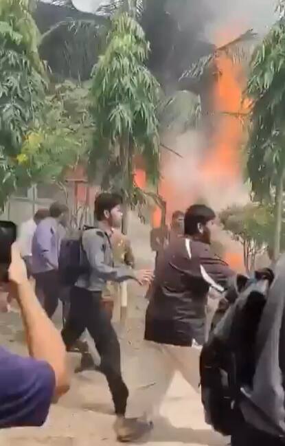 बांग्लादेश सशस्त्र बलों के मीडिया प्रभाग इंटर-सर्विसेज पब्लिक रिलेशंस (आईएसपीआर) के अनुसार यह प्रशिक्षण विमान था, जिसे चीन ने बनाया था. यह प्लेन स्थानीय समयानुसार दोपहर 1:06 बजे उड़ान भरा और लगभग 1.30 बजे ढाका के उत्तरा में माइलस्टोन स्कूल और कॉलेज की इमारत से टकरा गया.