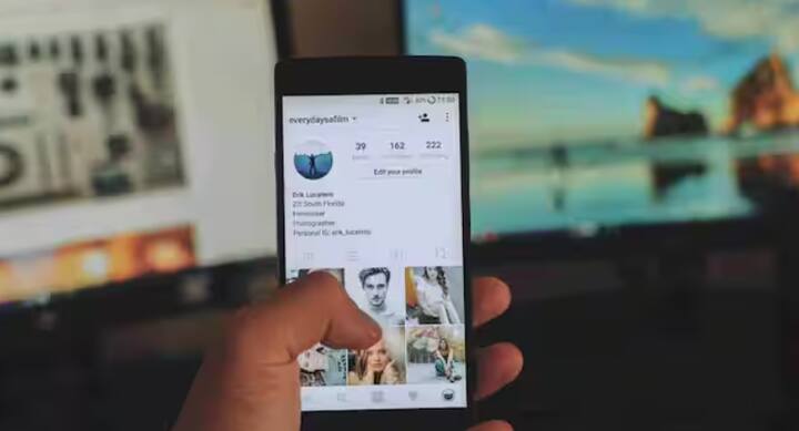 ਹਰੇਕ ਮੋਬਾਈਲ ਫ਼ੋਨ ਦਾ ਇੱਕ ਵਿਲੱਖਣ ਕੋਡ ਹੁੰਦਾ ਹੈ ਜਿਸਨੂੰ IMEI (International Mobile Equipment Identity)  ਕਿਹਾ ਜਾਂਦਾ ਹੈ। ਇਹ ਕੋਡ ਫ਼ੋਨ ਦੀ ਪਛਾਣ ਕਰਨ ਲਈ ਜ਼ਰੂਰੀ ਹੈ। IMEI ਨੰਬਰ ਜਾਣਨ ਲਈ, ਆਪਣੇ ਫ਼ੋਨ ਦੇ ਡਾਇਲਰ 'ਤੇ *#06# ਡਾਇਲ ਕਰੋ। ਸਕ੍ਰੀਨ 'ਤੇ ਇੱਕ 15-ਅੰਕਾਂ ਦਾ ਨੰਬਰ ਦਿਖਾਈ ਦੇਵੇਗਾ, ਇਹ ਤੁਹਾਡਾ IMEI ਨੰਬਰ ਹੈ।