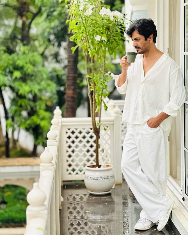 नवाज के लिए उनके घर की बालकनी उनका फेवरेट कॉर्नर है. जहां वो अक्सर चाय की चुस्कियों के साथ वक्त बिताते हैं.
