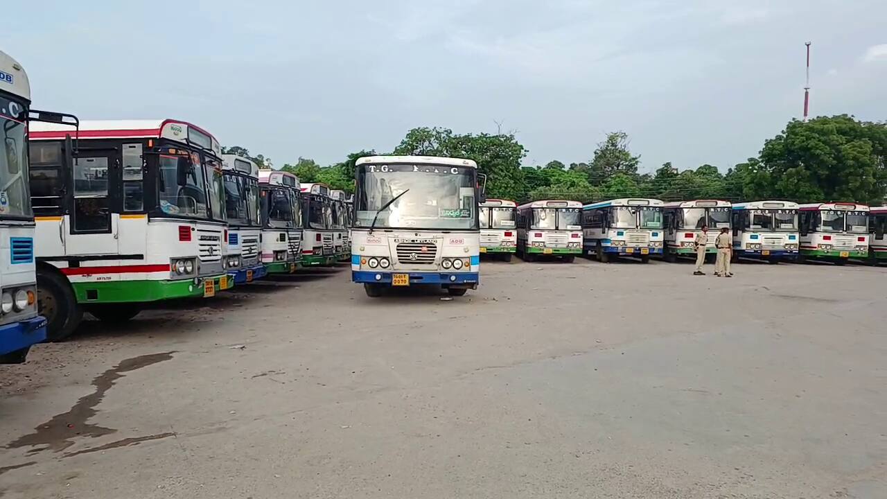 Adilabad Bandh: ఆసిఫాబాద్, ఆదిలాబాద్ జిల్లాలో బంద్ సంపూర్ణం.. నిర్మల్, మంచిర్యాల జిల్లాలో పాక్షికంగా కొనసాగుతున్న బంద్