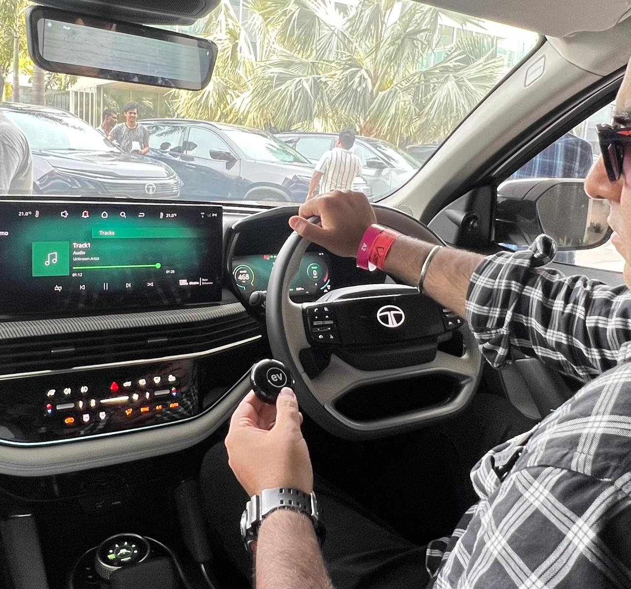 किन मॉडर्न टेक फीचर्स से लैस है Tata Harrier EV? खरीदने से पहले ये प्वॉइंट्स जानना जरूरी