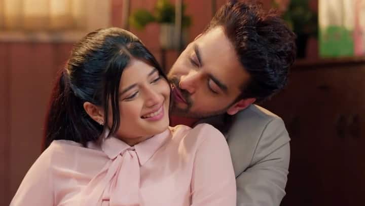 अभिरा की स्कूली पढ़ाई के बारे में सोशल मीडिया पर ज्यादा जानकारी उपलब्ध नहीं है. लेकिन, एक्ट्रेस के पास ग्रेजुएशन की डिग्री है. हालांकि, उन्होंने किस कॉलेज से पढ़ाई की है ये पता नहीं है.