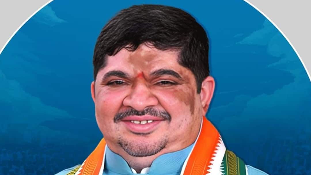 Telangana Minister Ponnam Prabhakar Demands BJP MPs To Resign Over 42 Per Cent BC Quota BJP Hits Back Telangana Minister Demands BJP MPs To Resign Over 42% BC Quota, BJP Hits Back