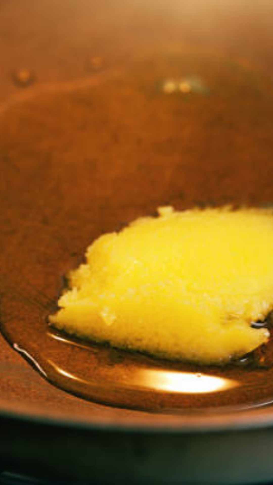 बिना घी की साधारण रोटी में लगभग 70-100 कैलोरी होती है