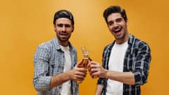 Beer Affects Health: āĻāĻŽ āĻā§āώāϤāĻŋāĻāĻžāϰāĻ āĻā§āĻŦā§ āϰā§āĻ āĻāϞāĻžā§ āĻĸāĻžāϞāĻā§āύ? āĻŦāĻŋā§āĻžāϰ āĻĒāĻžāύā§āϰ āĻ
āĻā§āϝāĻžāϏ āĻŽāĻžāϰāĻžāϤā§āĻŽāĻ āĻŦāĻŋāĻĒāĻĻ āĻĄā§āĻā§ āĻāύāϤ⧠āĻĒāĻžāϰā§
