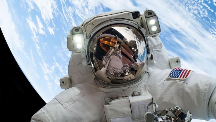 स्पेस में फिजिकल रिलेशन बनाने से क्यों मना करता है NASA, वहां प्रेग्नेंट हुए तो क्या हो जाएगा? Why nasa strictly prohibits female astronauts to getting pregnant in space what will happen if they pregnant in space स्पेस में फिजिकल रिलेशन बनाने से क्यों मना करता है NASA, वहां प्रेग्नेंट हुए तो क्या हो जाएगा?