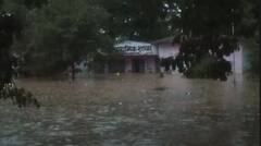 Parbhani Rain Update: परभणीत पावसाचा हैदोस ! प्राथमिक शाळा पाण्यात बुडली, पुराचं पाणी वस्तीत शिरलं, पहा photos