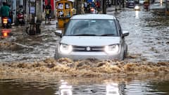 जम्मू-कश्मीर में भारी बारिश से हालात खराब, इन जिलों में बंद किए गए स्कूल