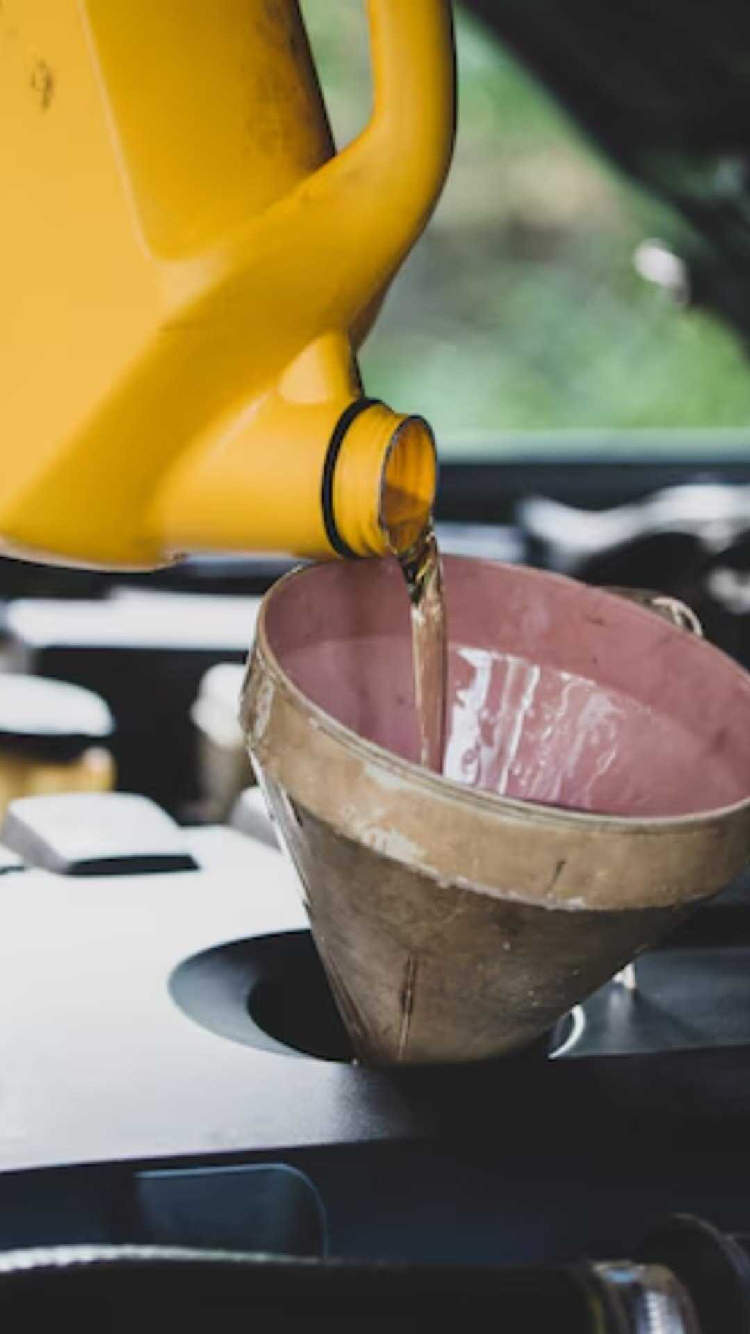 ग्लोबल क्रूड ऑयल कीमतों के बदलतें और घरेलू टैक्सेशन की नीतियों के चलते डीजल की कीमतों में तेजी से बदलाव आते रहते हैं