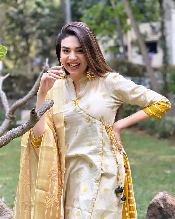 अंजुम ने कहा कि जहां रिश्ते होते हैं, वहां अनबन भी होती है, हर रिश्ते का अंत होता है...वैसे ही प्यार में ब्रेकअप का भी होता है.