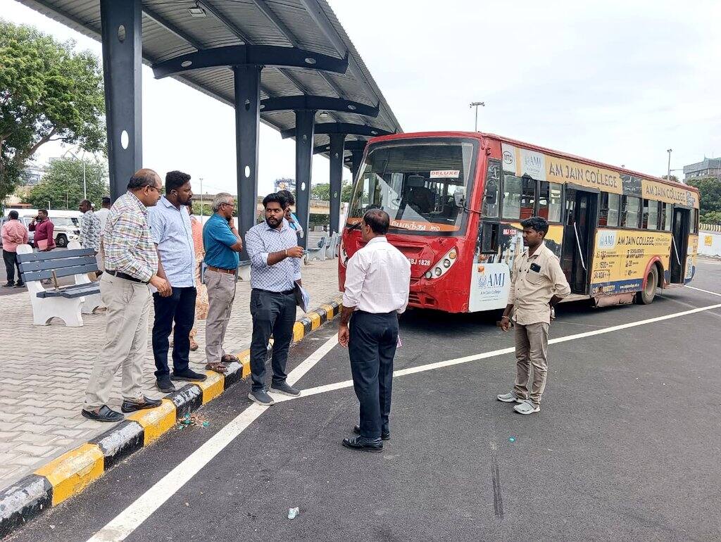 Broadway Bus Stand: பிராட்வேவுக்கு குட் பை... தயாராகும் தற்காலிக பேருந்து.. முழுவீச்சில் நடக்கும் பணிகள்!