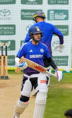 शुभमन गिल के बल्ले की कीमत कितनी है? क्या क्रिकेटरों को फ्री में मिलते हैं बैट