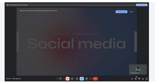 ਧੋਖਾਧੜੀ ਕਿਵੇਂ ਹੁੰਦੀ? ਜਦੋਂ ਕੋਈ ਉਪਭੋਗਤਾ ਸਕ੍ਰੀਨ ਸ਼ੇਅਰਿੰਗ ਐਪ ਸਥਾਪਤ ਕਰਦਾ ਹੈ ਤਾਂ ਇਹ ਐਪਸ ਕਈ ਤਰ੍ਹਾਂ ਦੀਆਂ ਇਜਾਜ਼ਤਾਂ ਮੰਗਦੇ ਹਨ। ਜ਼ਿਆਦਾਤਰ ਉਪਭੋਗਤਾ ਬਿਨਾਂ ਸੋਚੇ ਸਮਝੇ ਉਨ੍ਹਾਂ ਨੂੰ ਇਜਾਜ਼ਤ ਦੇ ਦਿੰਦੇ ਹਨ। ਇਸ ਤੋਂ ਬਾਅਦ ਅਪਰਾਧੀ ਉਪਭੋਗਤਾ ਦੀ ਸਕ੍ਰੀਨ ਨੂੰ ਲਾਈਵ ਦੇਖ ਸਕਦੇ ਹਨ ਤੇ ਬੈਂਕਿੰਗ ਲੈਣ-ਦੇਣ ਦੌਰਾਨ OTP ਤੇ ਪਾਸਵਰਡ ਵਰਗੀ ਸੰਵੇਦਨਸ਼ੀਲ ਜਾਣਕਾਰੀ ਚੋਰੀ ਕਰ ਸਕਦੇ ਹਨ।