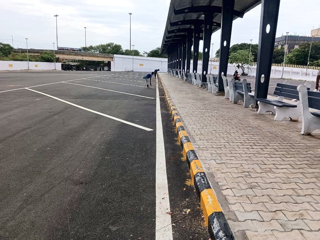 Broadway Bus Stand: பிராட்வேவுக்கு குட் பை... தயாராகும் தற்காலிக பேருந்து.. முழுவீச்சில் நடக்கும் பணிகள்!