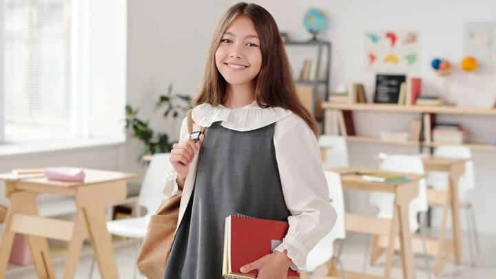 महिलाओं में अपने बालों के प्रति बहुत प्यार होता है, लेकिन एक देश ऐसा है जहां पर महिलाओं के चोटी बांधने पर ही प्रतिबंध है. कहते हैं कि वहां पर ऐसा करने से पुरुषों में यौन उत्तेजना होती है.