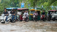 दिल्ली में तेज बारिश से जलजमाव, कई जगहों पर लगा ट्रैफिक जाम, घंटों फंसे रहे यात्री