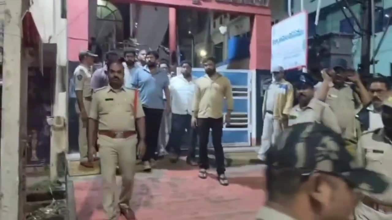 Jakkampudi Raja House Arrest: తెల్లవారుజామున జక్కంపూడి రాజా హౌస్ అరెస్ట్, ముందుగానే దీక్షను భగ్నం చేసిన పోలీసులు