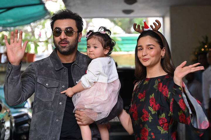 इसके बाद रणबीर कपूर ने 11 साल छोटी एक्ट्रेस आलिया भट्ट के साथ 2022 में शादी रचाई. ब्रह्मास्त्र के सेट पर दोनों को प्यार हुआ और एक दूसरे को डेट करने के बाद उन्होंने शादी कर ली. अब बेटी राहा के साथ वो खुशहाल जिंदगी जीते हैं.