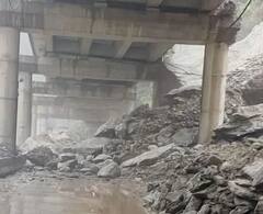 ਚੰਡੀਗੜ੍ਹ-ਮਨਾਲੀ ਹਾਈਵੇ 2 ਦਿਨਾਂ ਤੋਂ ਪਿਆ ਬੰਦ, 400 ਵਾਹਨ ਅੱਧ ਵਿਚਾਲੇ ਫਸੇ, ਵਾਰ-ਵਾਰ ਡਿੱਗ ਰਹੇ ਨੇ ਪੱਥਰ, ਅਜੇ ਵੀ ਅਲਰਟ ਜਾਰੀ !