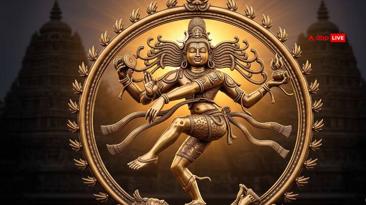 शिवजी का रूप कहे जाने वाले नटराज के एक हाथ में डमरू और दूसरे हाथ में अग्नि होती है. डमरू से सृष्टि की ध्वनि निकलती है, जबकि अग्नि विनाश और पुनर्जन्म का प्रतीक होती है.