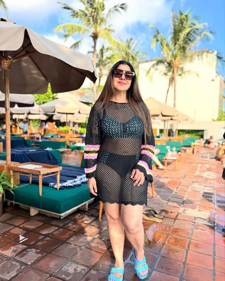 संभावना सेठ की इन फोटोज को फैंस काफी पसंद कर रहे हैं. कोई उन्हें 'गॉर्जियस' कह रहा है तो कोई 'खूबसूरत' बता रहा है.