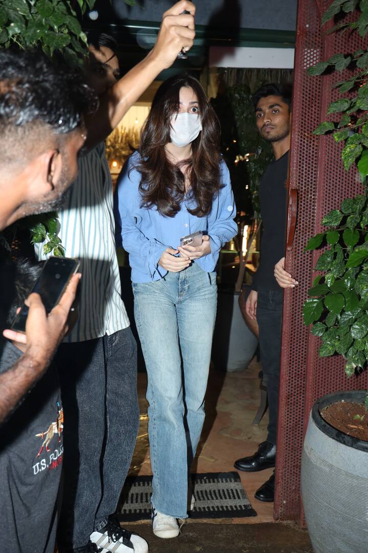 फिल्म के प्रमोशन के बीच वो हाल ही में मुंबई में बांद्रा में स्पॉट हुई हैं.