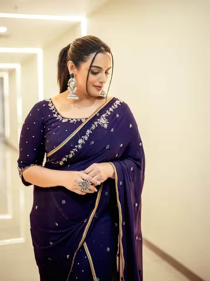 ही सौंदर्यवती दुसरी तिसरी कोणी नसून श्वेता मेनन आहे, जिनं सलमान खानसोबत 'बंधन' चित्रपटात काम केलेलं. ही अभिनेत्री आता साऊथ इंडस्ट्रीमध्ये खूप लोकप्रिय आहे.