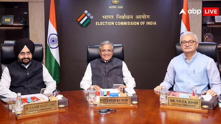 Jagdeep Dhankar resignation EC started process of vice president election says announced soon ann इलेक्टोरल कॉलेज का गठन, रिटर्निंग ऑफिसर की नियुक्ति... जगदीप धनखड़ के इस्तीफे के बाद EC ने शुरू की उपराष्ट्रपति के चुनाव की तैयारी