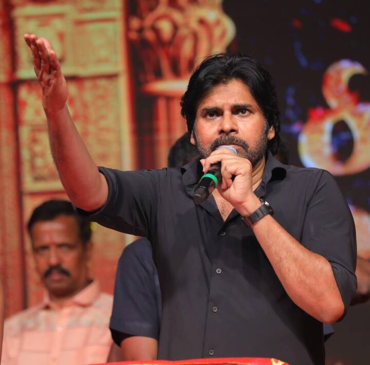 Pawan Kalyan New Movie:హరిహరవీరమల్లు సినిమాకు కీరవాణి అద్భుత సంగీతాన్ని అందించారని అన్నారు. అదే చిత్రానికి మరింత బలాన్ని ఇచ్చిందని చెప్పుకొచ్చారు. ఉత్తరాంధ్ర నేల తనకు నటన నేర్పిందని అన్నం పెట్టిన కర్మభూమిగా అభివర్ణించారు.