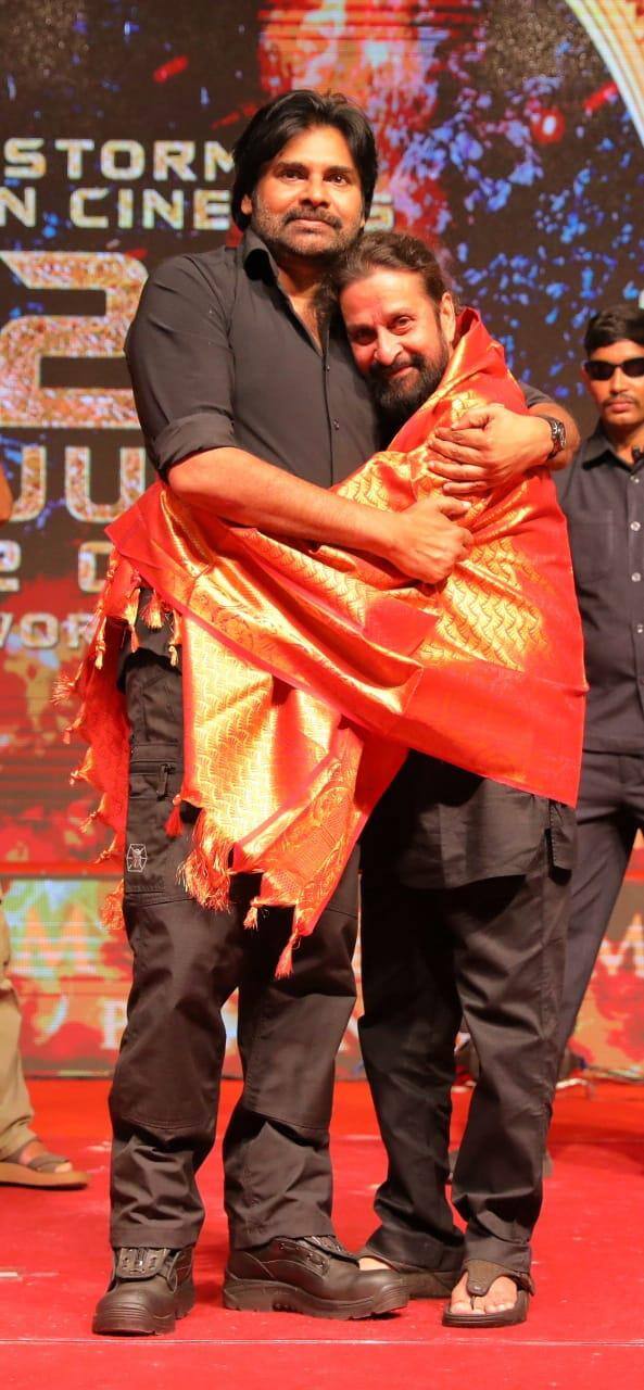 Pawan Kalyan New Movie:పవన్ కళ్యాణ్ ఏ ఊరు వెళ్తే ఆ ఊరు తనదే అని  చెబుతాంటాడని ట్రోలింగ్ చేస్తున్నారని పవన్ గుర్తు చేశారు. నాన్న ప్రభుత్వ ఉద్యోగి కావడం వల్ల చాలా ప్రాంతాల్లో తిరిగినట్టు వెల్లడించారు.