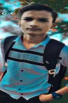 ही घटना अंदाजे पंधरा दिवसांपूर्वी घडली असून, मृतदेह घरातच गुपचूप पुरून त्यावर टाईल्स बसवण्यात आल्या.