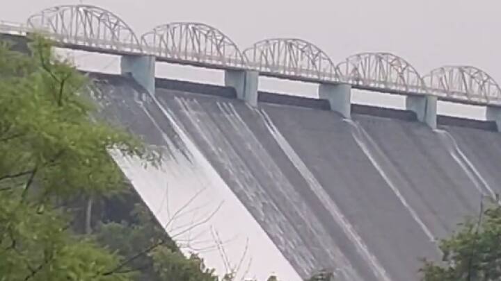 दिनांक ९ जुलै २०२५ रोजी मोडक सागर तलाव ओसंडून वाहू लागला होता. त्यापाठोपाठ आज तानसा तलाव देखील ओसंडून वाहू लागला आहे.  
