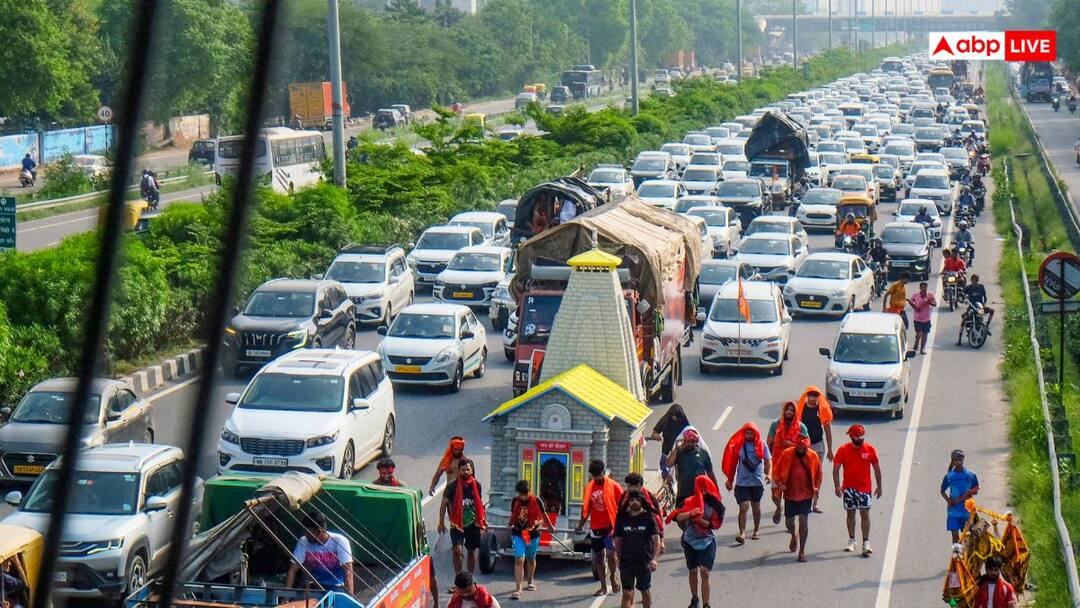 Delhi: कांवड़ियों की भारी भीड़ से बिगड़ा ट्रैफिक सिस्टम! पुलिस ने जारी की नई एडवाइजरी, तुरंत नोट कर लें Delhi traffic kanwar yatra traffic advisory by police after more than 350 complaint file of loud noise Delhi: कांवड़ियों की भारी भीड़ से बिगड़ा ट्रैफिक सिस्टम! पुलिस ने जारी की नई एडवाइजरी, तुरंत नोट कर लें