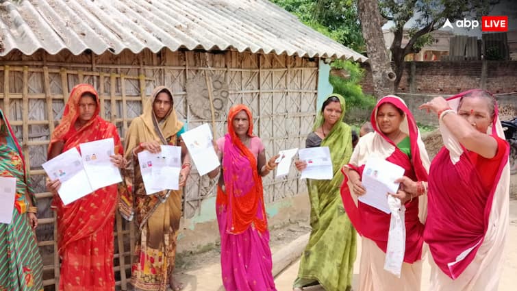 वोटर लिस्ट से काटे जाएंगे 56 लाख वोटर्स के नाम, चुनाव आयोग ने बिहार SIR पर जारी किए नए आंकड़े bihar sir update election commission special intensive revision more than 56 lakh name cut from voter list ann वोटर लिस्ट से काटे जाएंगे 56 लाख वोटर्स के नाम, चुनाव आयोग ने बिहार SIR पर जारी किए नए आंकड़े