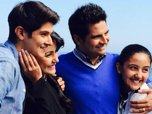 ये रिश्ता क्या कहलाता है (16 साल)- ‘ये रिश्ता क्या कहलाता है’ साल 2009 में शुरू हुआ थ. इस शो में पहले हिना खान और करण मेहरा लीड रोल में थे. कई बार कहानी बदली और नए चेहरे आए, लेकिन शो आज भी लोगों को पसंद आ रहा है. फिलहाल इसमें रोहित पुरोहित और समृद्धि शुक्ला लीड रोल में हैं.