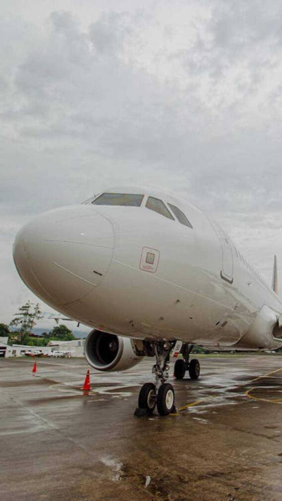 बरसात में प्लेन लैंडिंग में आती हैं ये दिक्कतें