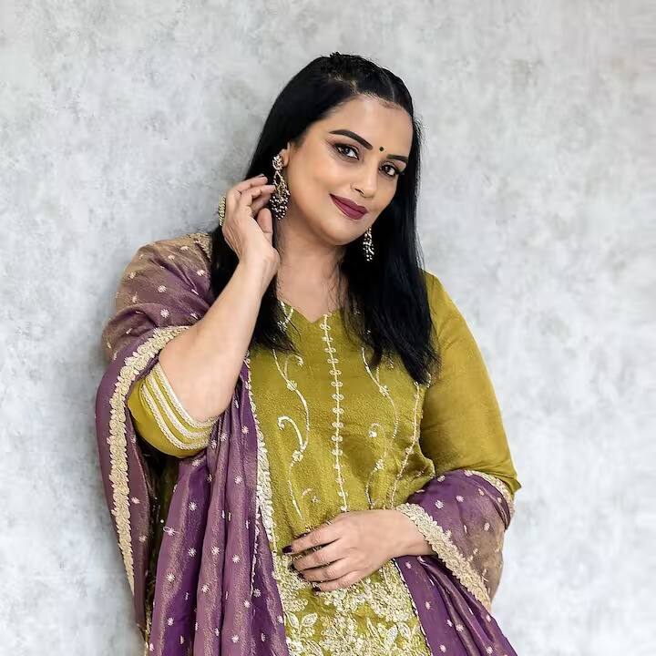 श्वेतानं आपल्या मुलीचं नाव सबाइना ठेवलंय. अभिनेत्री याच कारणामुळे खूप चर्चेत आहे.