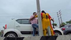 जम्मू: कार की टक्कर के बाद भड़की महिला ने निकाल लिया गंडासा! पकड़ा युवक का कॉलर, मचा हड़कंप