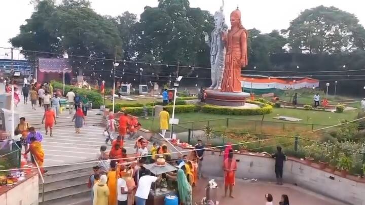 Sawan Shivratri 2025: सावन का महीना महादेव के भक्तों के लिए काफी पवित्र माना जाता है और ऐसा माना जाता है कि इस महीने में भगवान भोलेनाथ की पूजा-अर्चना से महादेव जल्द प्रसन्न होते हैं.