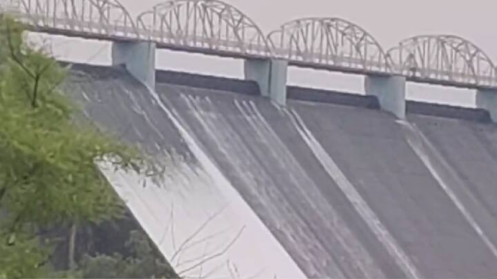 बृहन्मुंबई महानगरपालिका क्षेत्राला पाणीपुरवठा करणा-या ७ तलावांपैकी तानसा तलाव आज (दिनांक २३ जुलै २०२५) भरुन ओसंडून वाहू आगला. आज सायंकाळी ५ वाजून ४० मिनिटांनी हा तलाव ओसंडून वाहू लागला आहे, अशी माहिती बृहन्मुंबई महानगरपालिकेच्या जल अभियंता खात्याद्वारे देण्यात आली आहे. 