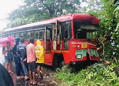 महाड दापोली राज्य मार्गावर एसटी बसचा अपघात, 8 प्रवासी गंभीर जखमी