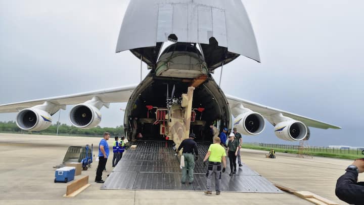 AH-64E अपाचे एक आम हेलीकॉप्टर नहीं है, बल्कि यह एक मल्टी-रोल कॉम्बैट प्लेटफॉर्म है. इसकी ऊंची कीमत इसके सुपर-एडवांस हथियारों, सेंसर, सुरक्षा और नेटवर्क क्षमताओं के कारण है.