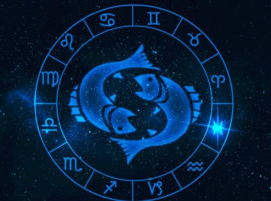 ਮੀਨ ਰਾਸ਼ੀ  ਤੁਹਾਡੇ ਚੌਥੇ ਘਰ ਵਿੱਚ ਗਜਕੇਸਰੀ ਯੋਗ ਬਣੇਗਾ, ਜੋ ਘਰੇਲੂ ਖੁਸ਼ਹਾਲੀ ਅਤੇ ਪਰਿਵਾਰਕ ਸਬੰਧਾਂ ਲਈ ਸ਼ੁਭ ਹੈ। ਇਸ ਸਮੇਂ ਤੁਸੀਂ ਪਰਿਵਾਰ ਨਾਲ ਸਮਾਂ ਬਿਤਾਉਣ ਅਤੇ ਘਰ ਨੂੰ ਸਜਾਉਣ ਵਿੱਚ ਦਿਲਚਸਪੀ ਰੱਖੋਗੇ। ਮਾਂ ਨਾਲ ਸਬੰਧ ਮਜ਼ਬੂਤ ਹੋਣਗੇ, ਅਤੇ ਜਾਇਦਾਦ ਜਾਂ ਜਾਇਦਾਦ ਨਾਲ ਸਬੰਧਤ ਕੰਮ ਵਿੱਚ ਲਾਭ ਹੋ ਸਕਦਾ ਹੈ। ਪਰਿਵਾਰ ਨਾਲ ਸਮਾਂ ਬਿਤਾਓ ਅਤੇ ਘਰੇਲੂ ਸਹੂਲਤਾਂ ਵੱਲ ਧਿਆਨ ਦਿਓ।