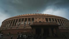 दिल्ली-NCR में सुबह से ही जोरदार बारिश, गर्मी और चिपचिप से मिली राहत, लेकिन ट्रैफिक अब भी समस्या