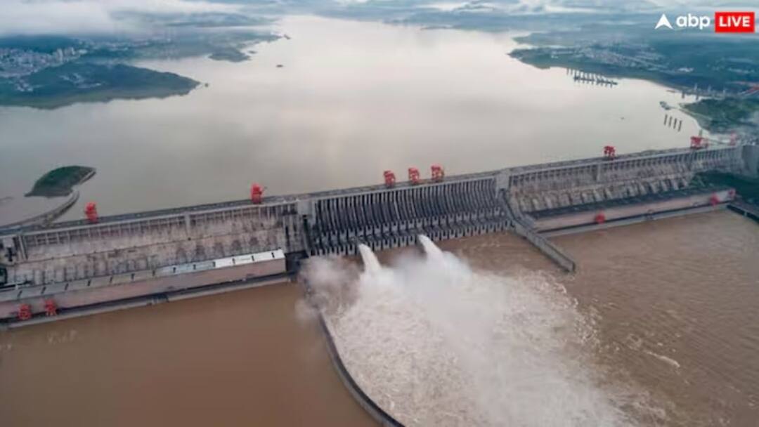 India concerns over dam construction work on Tibet Brahmaputra river China says this project produce clean energy ब्रह्मपुत्र नदी पर दुनिया का सबसे बड़ा बांध बना रहे चीन की सफाई, बोला- भारत और बांग्लादेश...