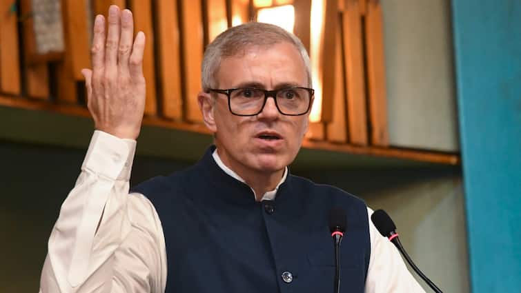 Omar abdullah emphasizes ground level implementation of nep 2020 in srinagar education policy Jammu-Kashmir: NEP 2020 सम्मेलन में शामिल हुए उमर अब्दुल्ला, बोले- 