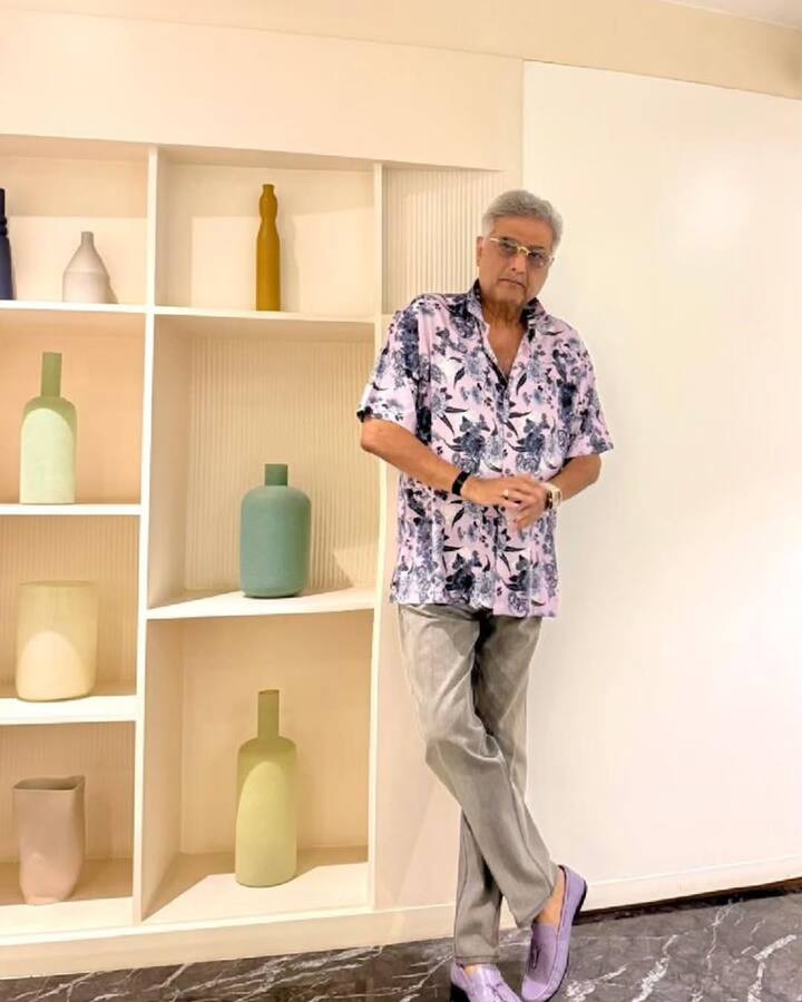 बोनी कपूर के नए लुक की फोटोज सोशल मीडिया पर खूब वायरल हो रही हैं. हर कोई उनके नए लुक की तारीफ करते नहीं रुक रहा है.