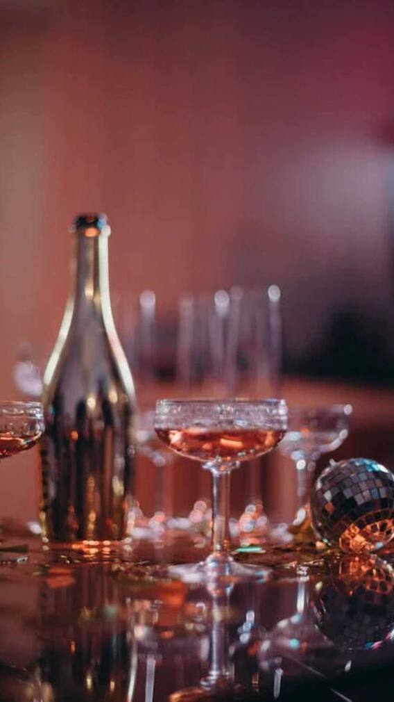 अंगूर के अलावा किन-किन चीजों से बनती है वाइन?