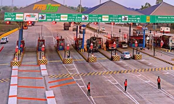 પ્રશ્ન એ પણ છે કે શું દરેકને આ નવી ફાસ્ટેગ સુવિધાનો લાભ મળશે. દરેકને આ સુવિધાનો લાભ મળશે નહીં. આ પાસ ફક્ત ખાનગી, બિન-વાણિજ્યિક વાહનો જેમ કે કાર, જીપ અને વાન માટે છે. એટલે કે, જો તમારી પાસે ટેક્સી, કેબ, બસ અથવા ટ્રક જેવા કોમર્શિયલ વાહન છે તો તમે આ વાર્ષિક પાસનો લાભ લઈ શકશો નહીં. ઉપરાંત, તમારો ફાસ્ટેગ એક્ટિવ હોવું જોઈએ અને બ્લેકલિસ્ટેડ ન હોવું જોઈએ. જો ફાસ્ટેગમાં બેલેન્સ ન હોય અથવા તે વિન્ડસ્ક્રીન પર યોગ્ય રીતે ઇન્સ્ટોલ કરેલ ન હોય તો તેને બ્લેકલિસ્ટ કરી શકાય છે જેના કારણે ટોલ પર રોકડ ચુકવણી કરવી પડી શકે છે.