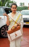 Kangana Ranaut : కంగనా రనౌత్ లగ్జరీ బ్యాగ్ ధర ఎంతో తెలిస్తే కచ్చితంగా ఆశ్చర్యపోతారు